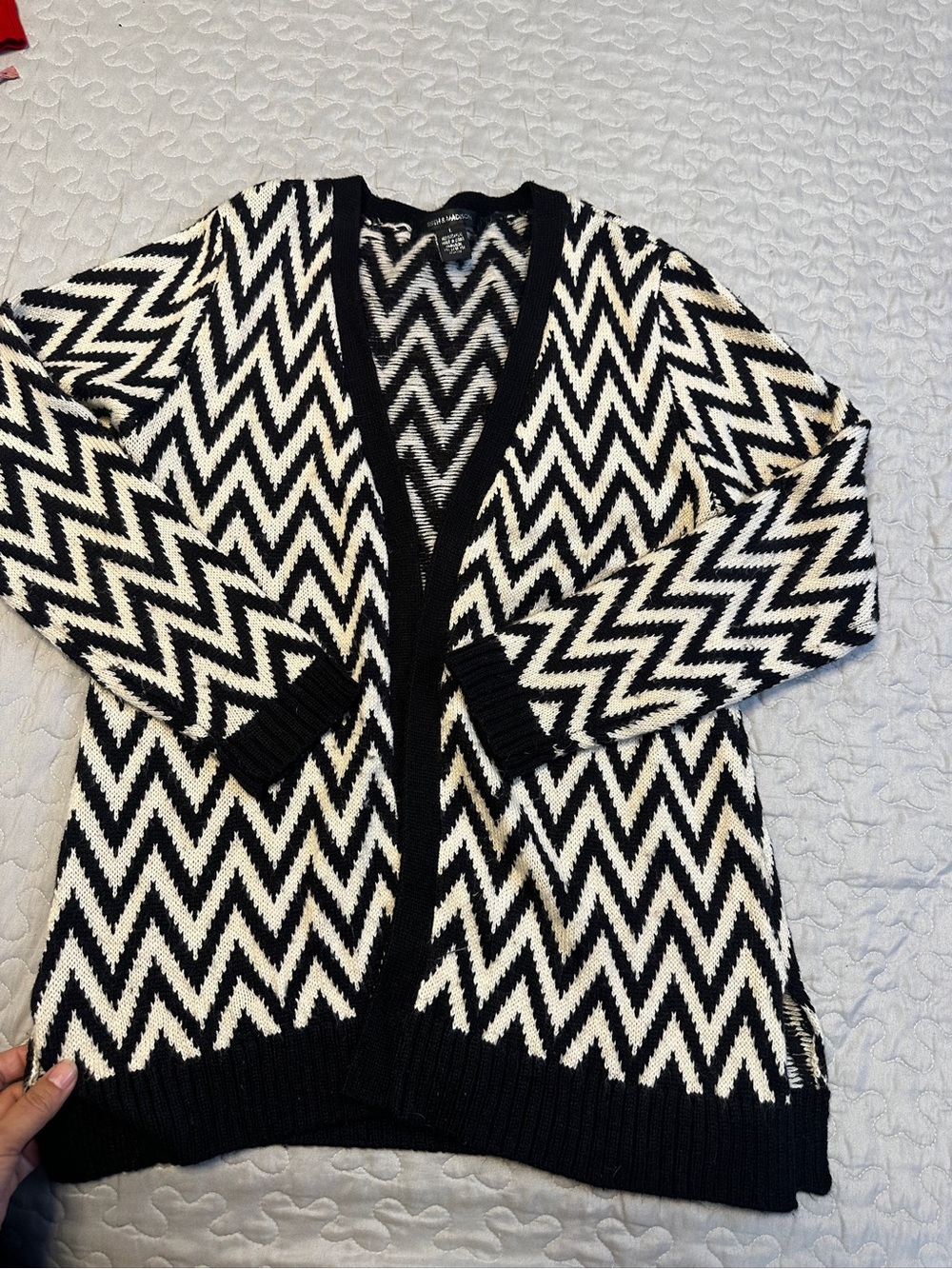 89th & Madison Black and White Zigzag Open-Front Cardigan